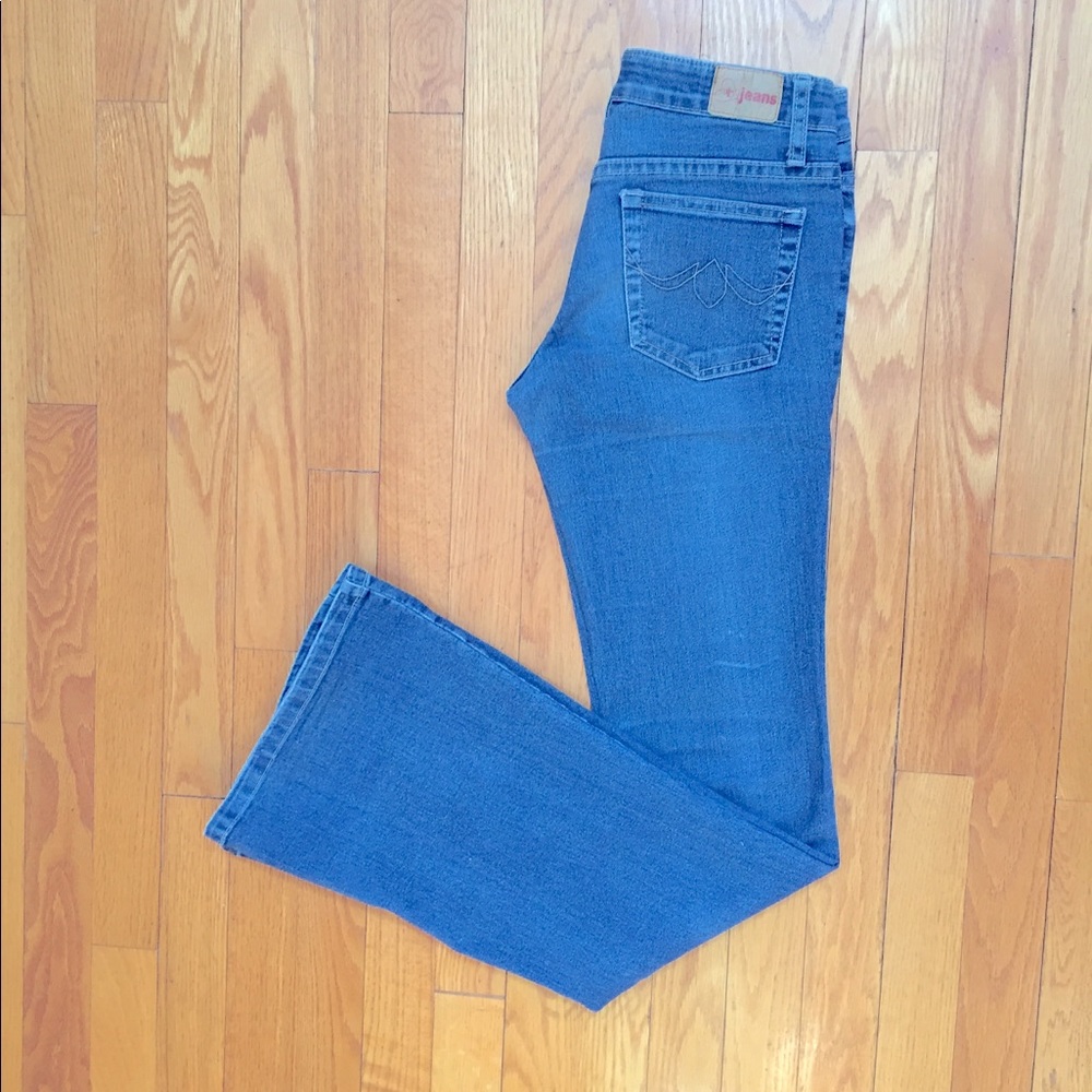 Bell Bottom Denim Blue Jeans l Medium Wash lSize25